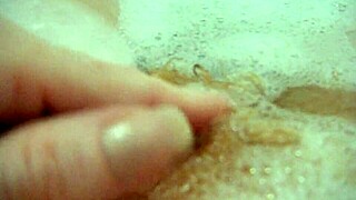 Annie bathes her big tits in the tub