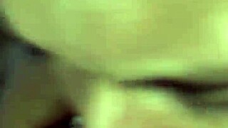 foda no banheiro com morena rabuda termina com leite na cara