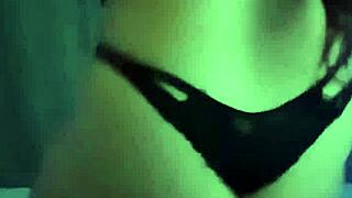 Gostosa bunduda halloween shows off big ass in lingerie