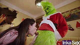the Grinch and Victoria Camargo are messing up Christmas with some ass fucking! 😈