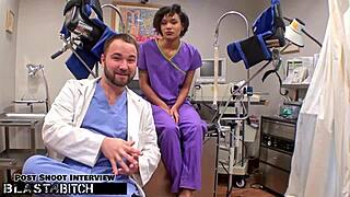 छोटी ब्रुनेट स्टूडेंट जैकी बेन्स अस्पताल में डॉक्टर टाम्पा के हत्थे चढ़ी, फेटिश पेशेंट बनकर ब्लोजॉब दिया