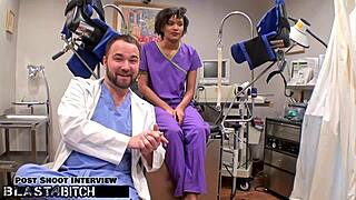 छोटी ब्रुनेट स्टूडेंट जैकी बेन्स अस्पताल में डॉक्टर टाम्पा के हत्थे चढ़ी, फेटिश पेशेंट बनकर ब्लोजॉब दिया