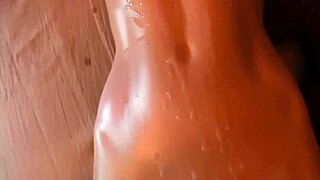 देखो ये सोलो लड़का मास्टरबेट करके विशाल कमशॉट झड़ाव