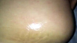 Farrah Star's big booty gets pounded by a big dick in a homemade cumshot scene