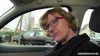 Oh wow, mom leads a double life licking pussy!