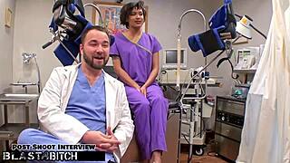 छोटी ब्रुनेट स्टूडेंट जैकी बेन्स अस्पताल में डॉक्टर टाम्पा के हत्थे चढ़ी, फेटिश पेशेंट बनकर ब्लोजॉब दिया