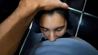 Arriesgada Mamada En El Elevador