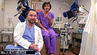 छोटी ब्रुनेट स्टूडेंट जैकी बेन्स अस्पताल में डॉक्टर टाम्पा के हत्थे चढ़ी, फेटिश पेशेंट बनकर ब्लोजॉब दिया