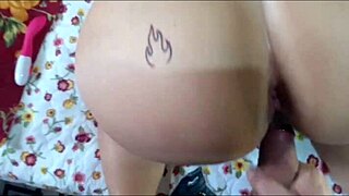 eu tinha certeza que meu vizinho safado iria vim me espionar a� j� fiquei preparada pra dar a buceta pra ele sem camisinha