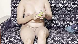 18 college girls lick pussy with cucumber and finger 😏