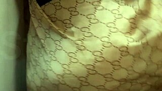 Watch this teen girl masturbate solo