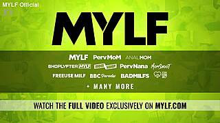 milf with bubble butt dominates in amazon position!