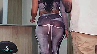 मेरा हसबैंड मुझे लेस्बियन फन से सरप्राइज देता है 😏