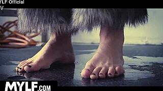 milf with bubble butt dominates in amazon position!