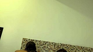 Increible Sexo Romantico En El Jacuzzi Este Chico Me Llena De Semen Mi Linda Cara