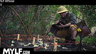 milf with bubble butt dominates in amazon position!