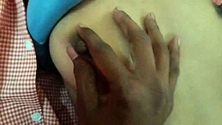 इंडियन कॉलेज देसि हॉट गर्लफ्रेंड न्यूड चोदाई सेक्सी गंद और नैचुरल चूचियों के साथ