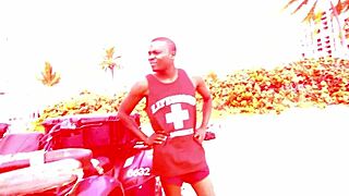 Lifeguard Gives Sloppy Blowjob To Lover's Big Cock On Break!