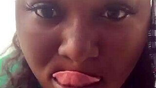 My hot wife with big ass is so sexy in homemade videos! 😘