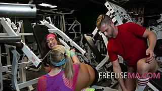 कल्पना करो जिम में आकर्षक औरतों को फ्रीयूज करने की फैंटेसी