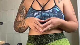 Married Woman Records Cooking Videos To Flash Her Swollen Pussy Online