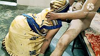 Indian desi maid blowjob deti hai aur doggystyle mein chudai hoti hai deepthroat ke saath hardcore sex mein