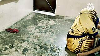 Indian desi maid blowjob deti hai aur doggystyle mein chudai hoti hai deepthroat ke saath hardcore sex mein