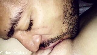 patricinha chamou o porteiro do prédio para fuder e ganhou gozada na bunda, feeling intense orgasm emotions