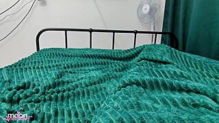 सौतेला बाप डर्टी टॉक फक फोर्स करता है गैंड पर कम के साथ