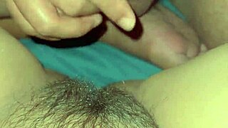 मैंने यह होममेड वीडियो लीक किया मेरी बड़ी फैट वेट चूत का, इतनी हॉर्नी, उंगली करते बहुत टाइट लगता, सोचती हूं लंड से कैसा लगेगा