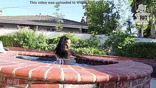 i'm draya dare, showing off my big butt at the pool in bikini