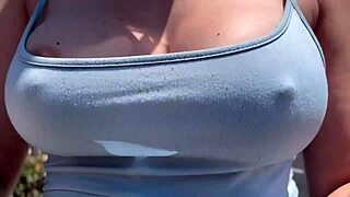 आर्टेमिसिया लव ब्रा के बिना बाहर घूमती है, बहुत हॉर्नी महसूस करती