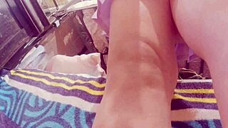 Se graba sin bragas para buscar al primer hombre que le haga un anal profundo