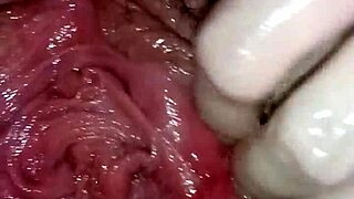 वाह, मेरी वाइफ की नास्ती लूज हैरी चूत को फिस्टिंग और सक्शन करके स्क्वर्ट्स तक लाता हूं! 😱