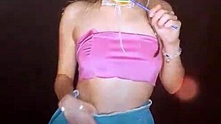 bonneyuwu sucking lollipop cutely