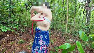 थाई लड़की डॉगीस्टाइल फॉरेस्ट डिजायर्स में मोन करती है