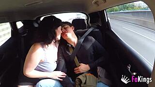 बिग साइज्ड रूकी इस बस्टी मोमी के लिए स्पेशल सरप्राइज रखता है