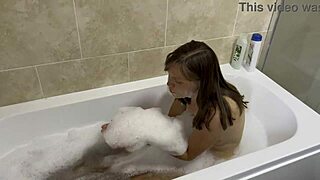 Milf sings while bathing in the bathroom