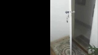 Transando na casa de amigos durante uma festa