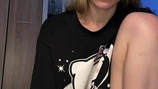 Fingering pink perfect pussy with big dildo on webcam