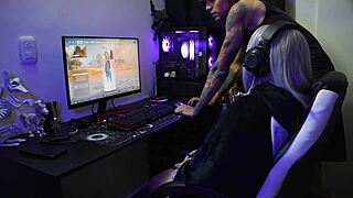 I am an otaku prostitute getting fucked while playing fortnite