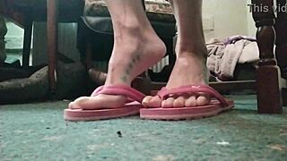 Huge talons on curvy exotic feet with long nails