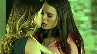 blonde gets turned on by bff kissing 😘