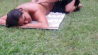 Molhei na massagem da odalisca safada Taissa Winkler. She got wet during the massage.