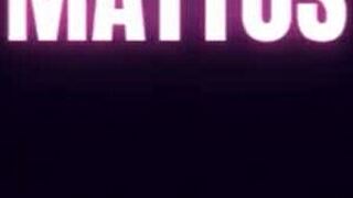 Aventuras do casal mattos - levamos o anão pitoco e a anãzinha do mau na praia pra massager a mini buceta e o mini cuzinho