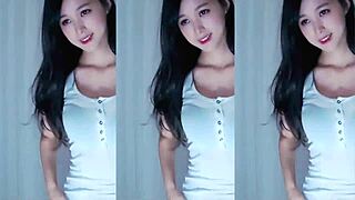 Chinese Girl Dances Seductively And Invites To Fuck Her Pussy