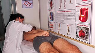 हॉस्पिटल में नर्स के सामने इरेक्शन