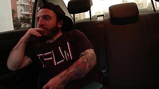 Aventuras do casal mattos - levamos o anão pitoco e a anãzinha do mau na praia pra massager a mini buceta e o mini cuzinho