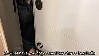 देखो मैं तेरे फ्रेंड को चोदती हूँ जब तुम अननोटिस्ड मस्तरबेट कर रहे हो?