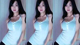 Chinese Girl Dances Seductively And Invites To Fuck Her Pussy